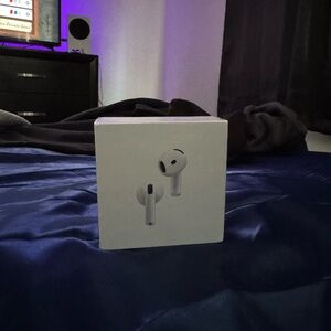 Apple AirPods 4 ANC with Wireless Charging Case